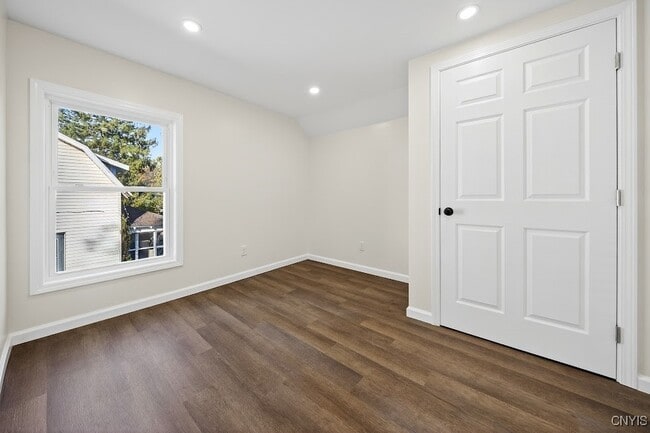 Building Photo - 127 E Warrington Rd