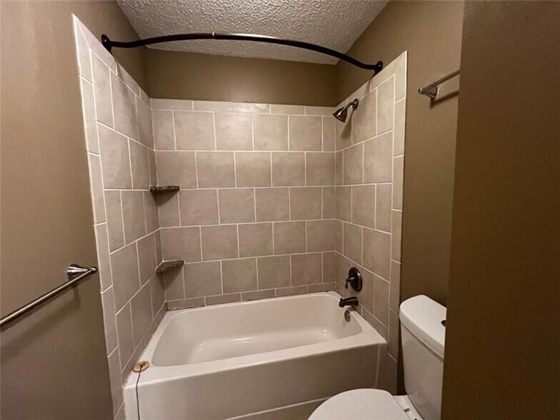 Building Photo - 424 Granville Ct