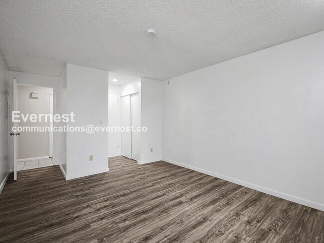 Building Photo - 9398 Redmond - Woodinville Rd NE