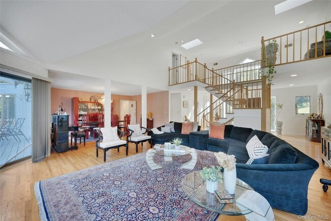 Building Photo - 2 Meadowwood Ln