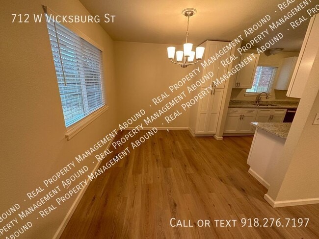 Building Photo - 712 W Vicksburg St