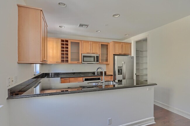 Building Photo - 343 Flamingo Dr