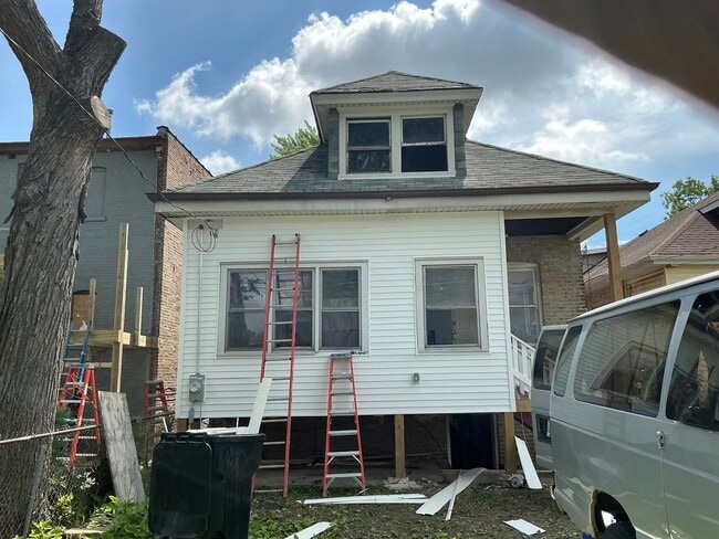 Building Photo - 8634 S Carpenter St
