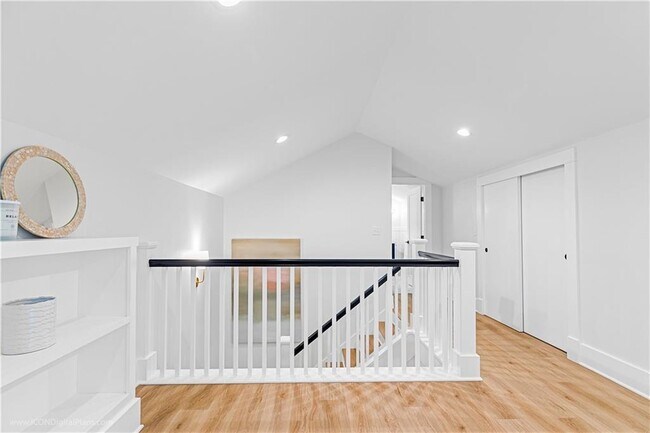 Building Photo - 559A Bristol Ferry Rd