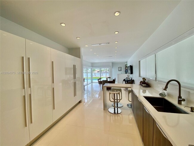 Building Photo - 265 N Shore Dr