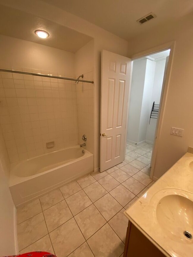 Building Photo - 3bed/2.5bath Townhome for Rent in Beautifu...