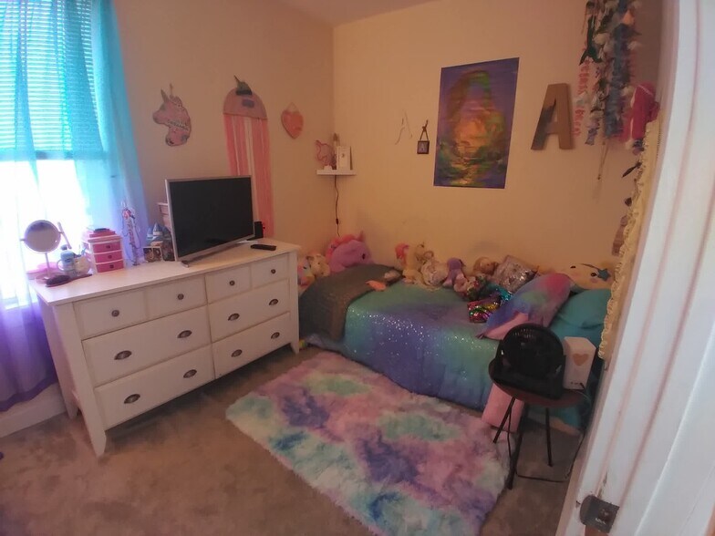 Building Photo - 5433 Bennett St