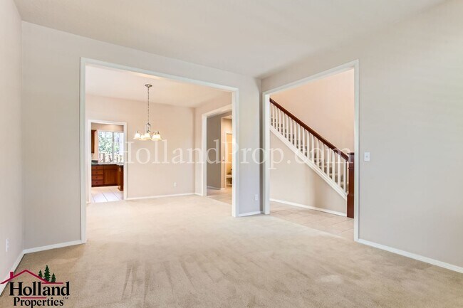 Building Photo - Spacious 4-Bedroom Home in Orenco Gardens ...