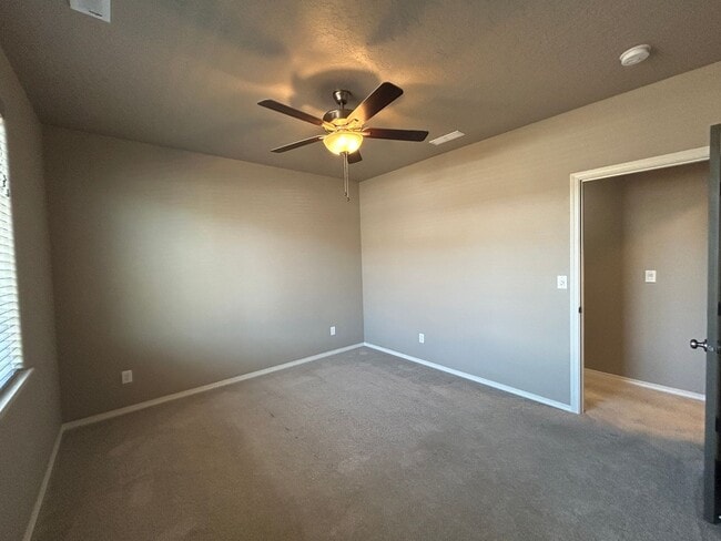Building Photo - Newer 3 Bedroom / 2 Bathroom Home In NW Re...