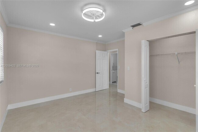 Building Photo - 378 SW 6th St