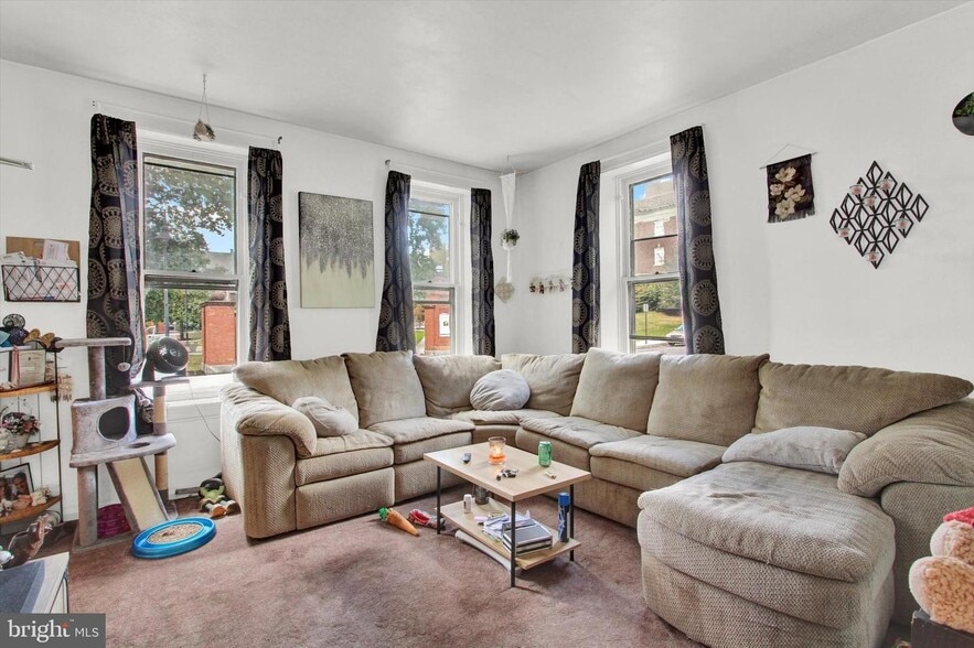 Building Photo - 163 N Washington St