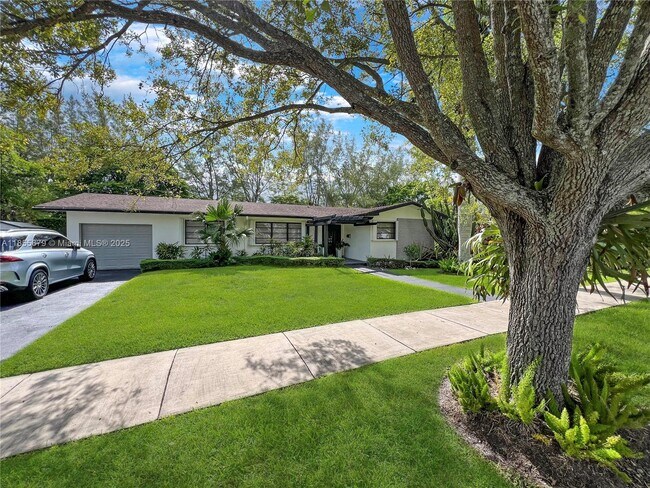 Building Photo - 4611 SW 82nd Ct