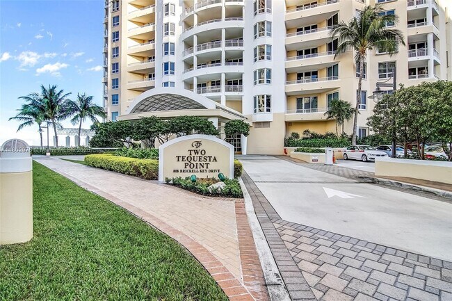 Building Photo - 808 Brickell Key Dr