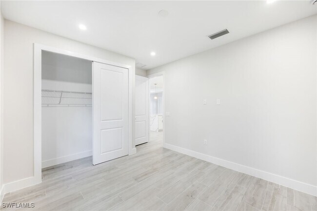 Building Photo - 4672 25th Ave SW