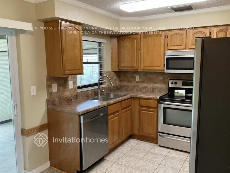 Building Photo - 3227 Lenwood Dr