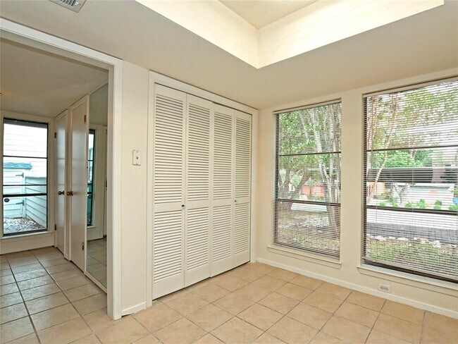 Building Photo - 3 Casa Verde St