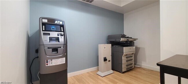 Building Photo - 12700 Lake Rd