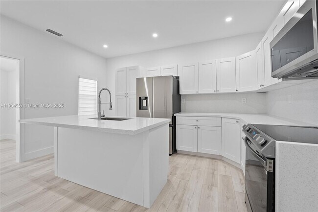 Primary Photo - 129 SW 9th Ave