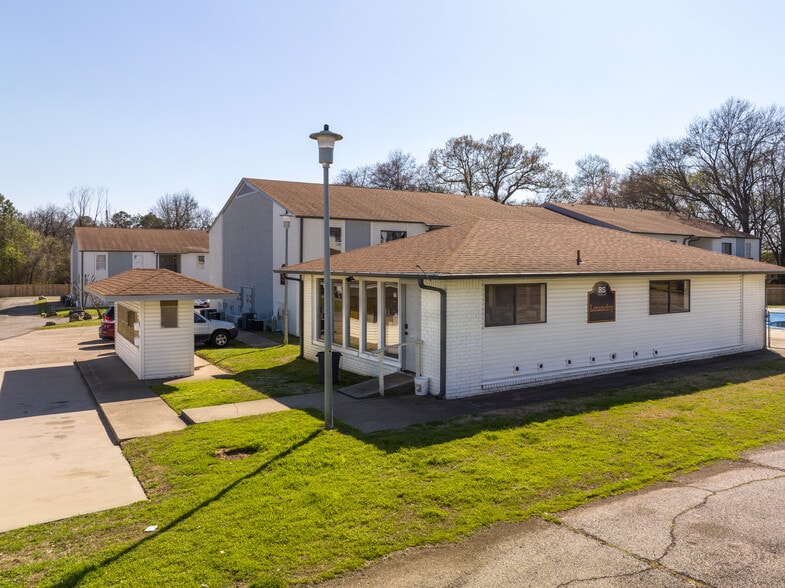 Primary Photo - Ramsey Square: 1 & 2 Bedroom Apartments wi...