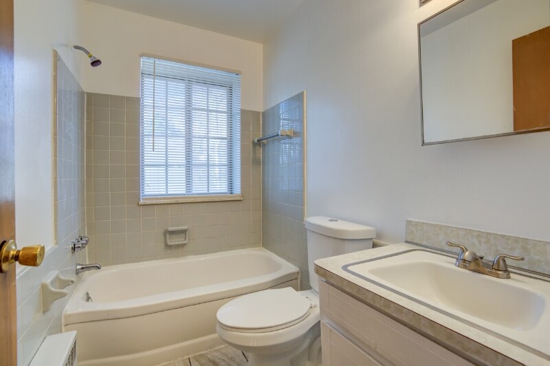 Building Photo - 4811 Cadieux Rd