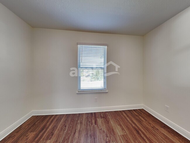 Building Photo - 719 Zarabrooke Ct