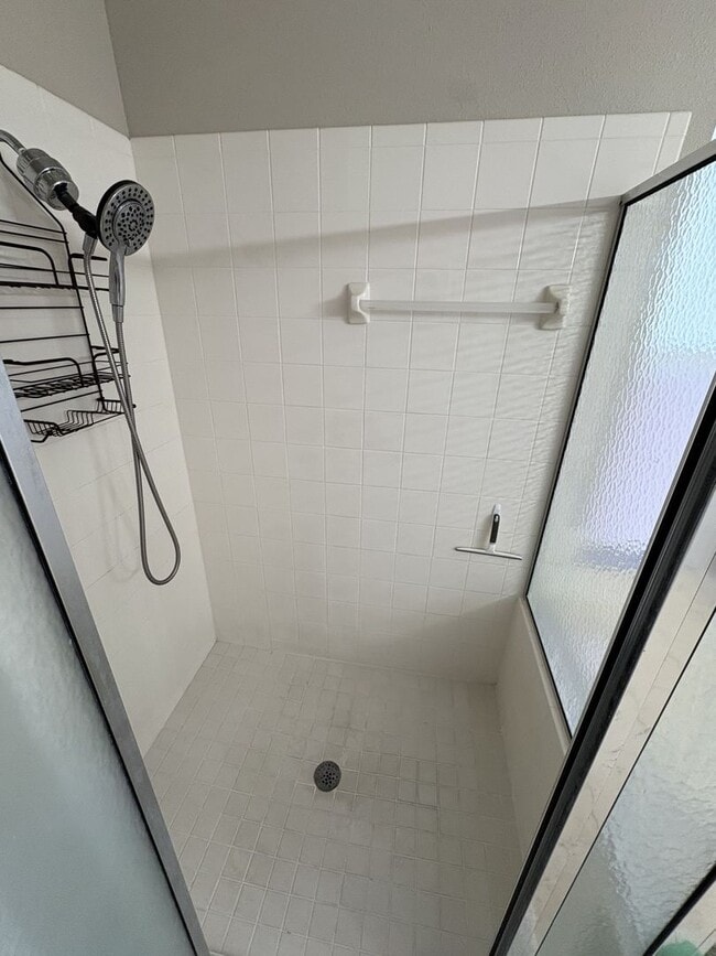 Building Photo - Florida Living Starts Here — Gated, Single-Story, Move-In Ready May 1!