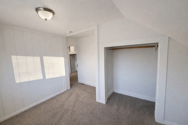 Building Photo - 449 SE 4th Ave