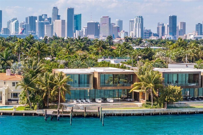 Building Photo - 825 E Dilido Dr