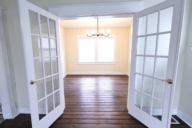 Building Photo - 555 Brittain Rd