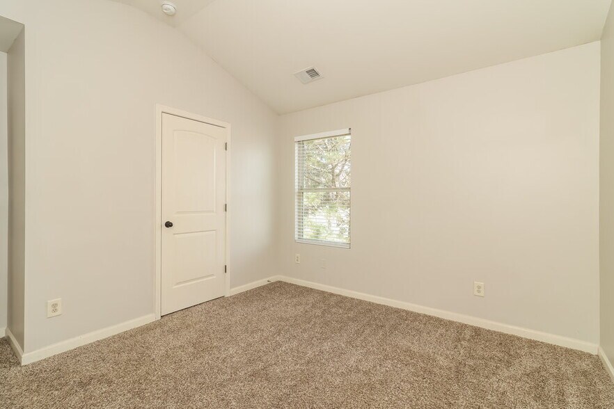 Building Photo - 909 Walking Stick Trail NE