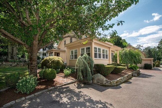 Building Photo - 187 S Main St