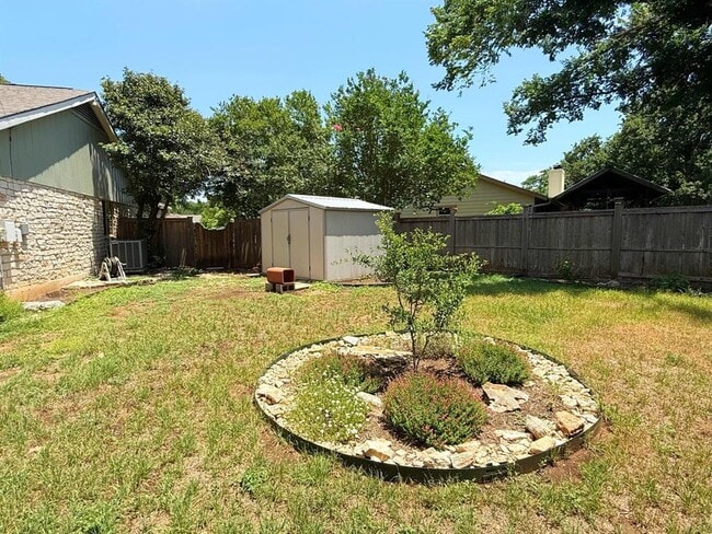 Building Photo - 2631 Oak Meadow Dr