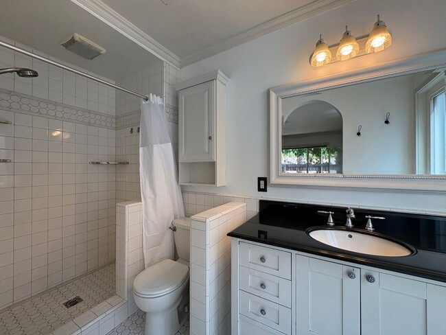 Building Photo - Beautiful 3B/2BA Home In Fallbrook with La...