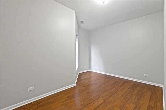 Building Photo - 7717 N Marshfield Ave