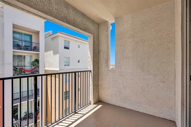 Building Photo - 17150 N Bay Rd