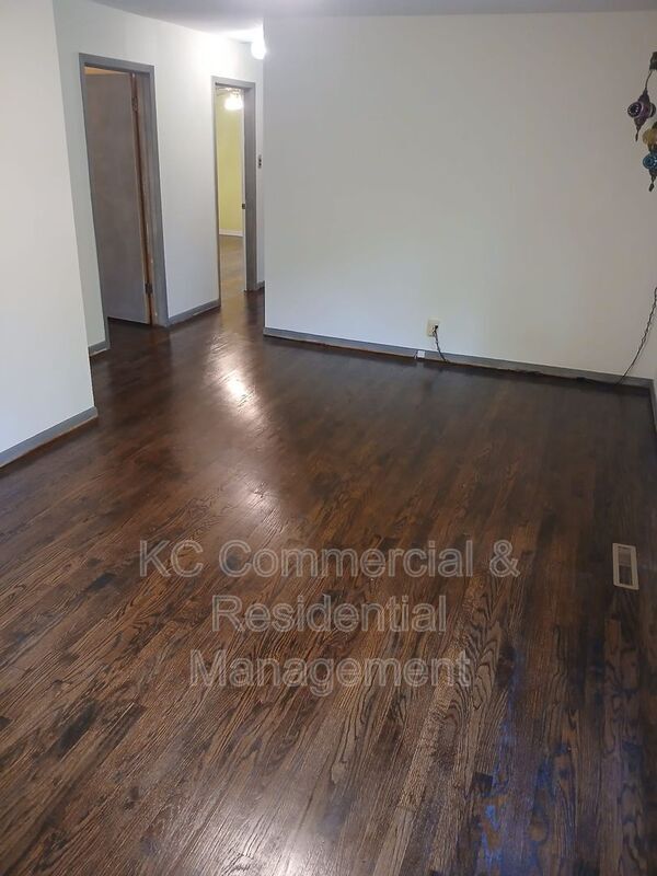 Building Photo - 6713 NW Evelyn St