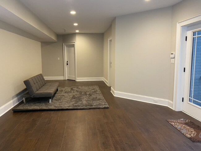 Building Photo - 2044 Great Falls St