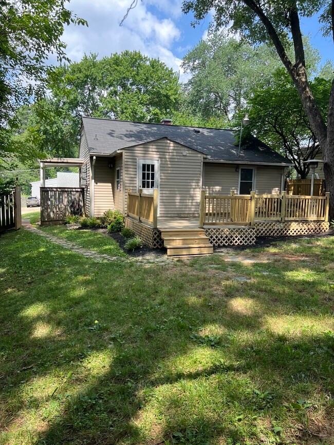 Building Photo - 1302 Coral Sea Dr