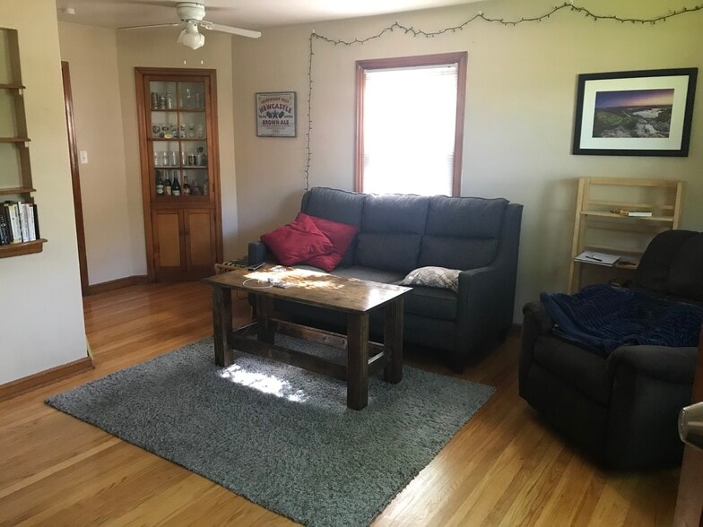 Building Photo - 2571 N Wauwatosa Ave