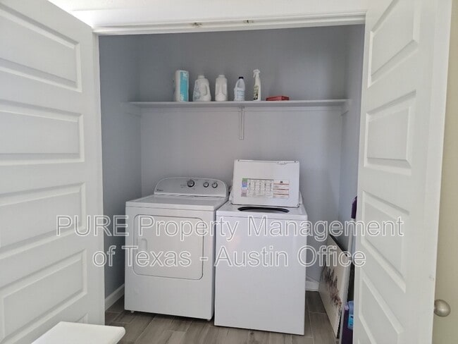 Building Photo - 2109 Maxwell Ln