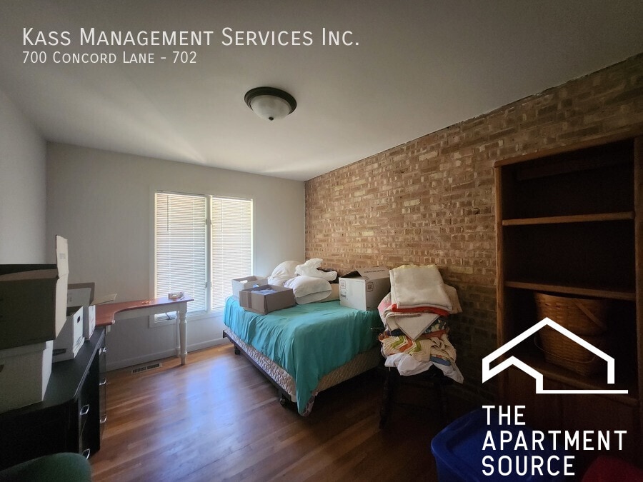 Building Photo - 700 Concord Ln