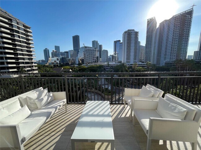 Building Photo - 540 Brickell Key Dr