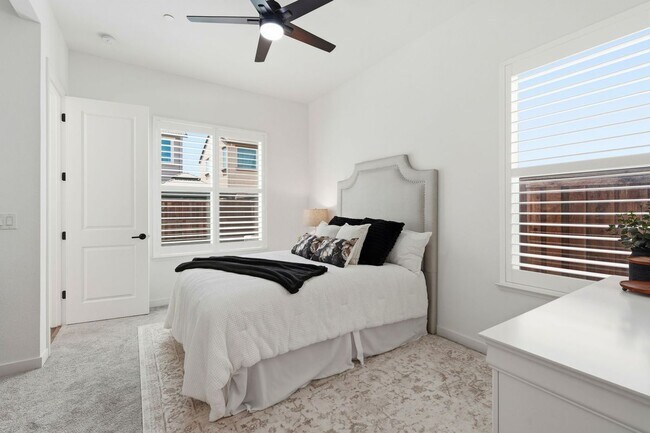 Building Photo - 1550 Plumas Dr