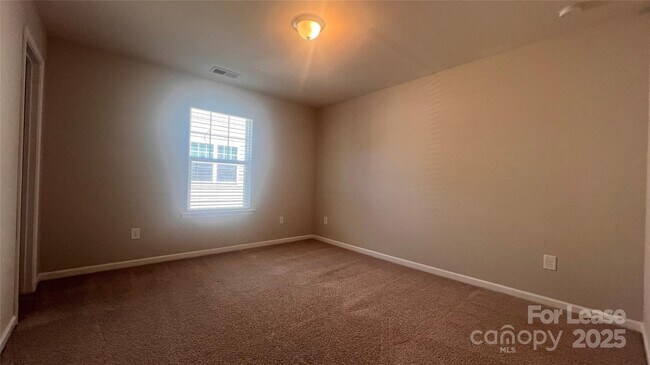 Building Photo - 2709 Southern Trace Dr