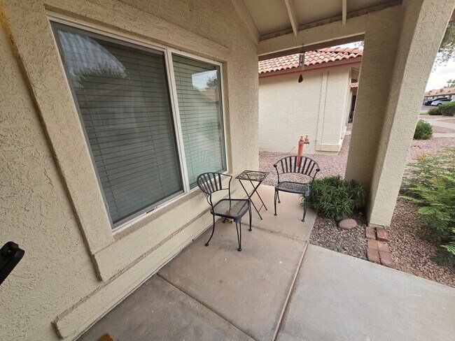 Building Photo - 1120 N Val Vista Dr