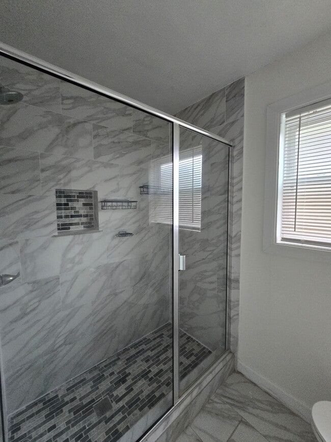 Building Photo - 5822 Reamer St