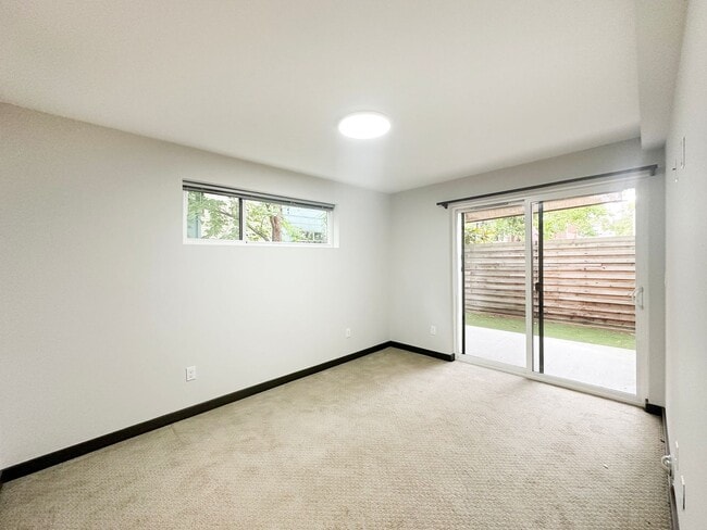 Building Photo - 3Bd/3Ba Seattle Townhouse