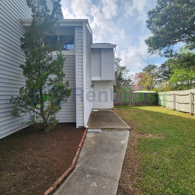 Building Photo - 5340 Chatham Lake Dr