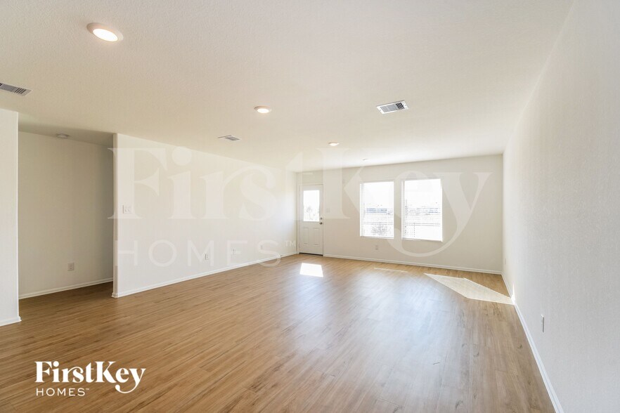 Building Photo - 508 Maple Bnd Ln