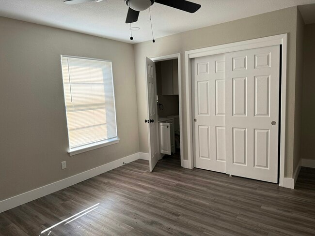 Building Photo - 7907 Stagecoach Ln